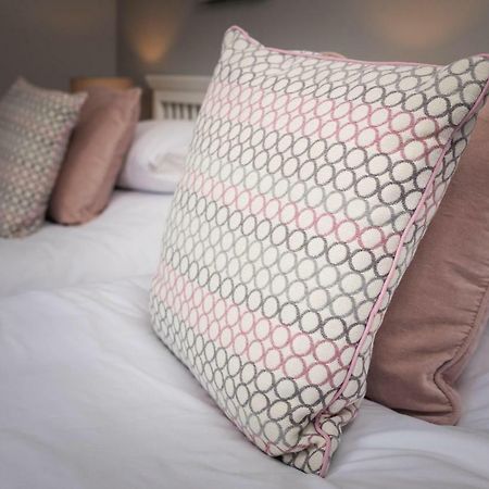 Hunters Lodge Exeter, Free Parking, Country Views, Great Wi-Fi, Large Garden Poltimore Exterior photo