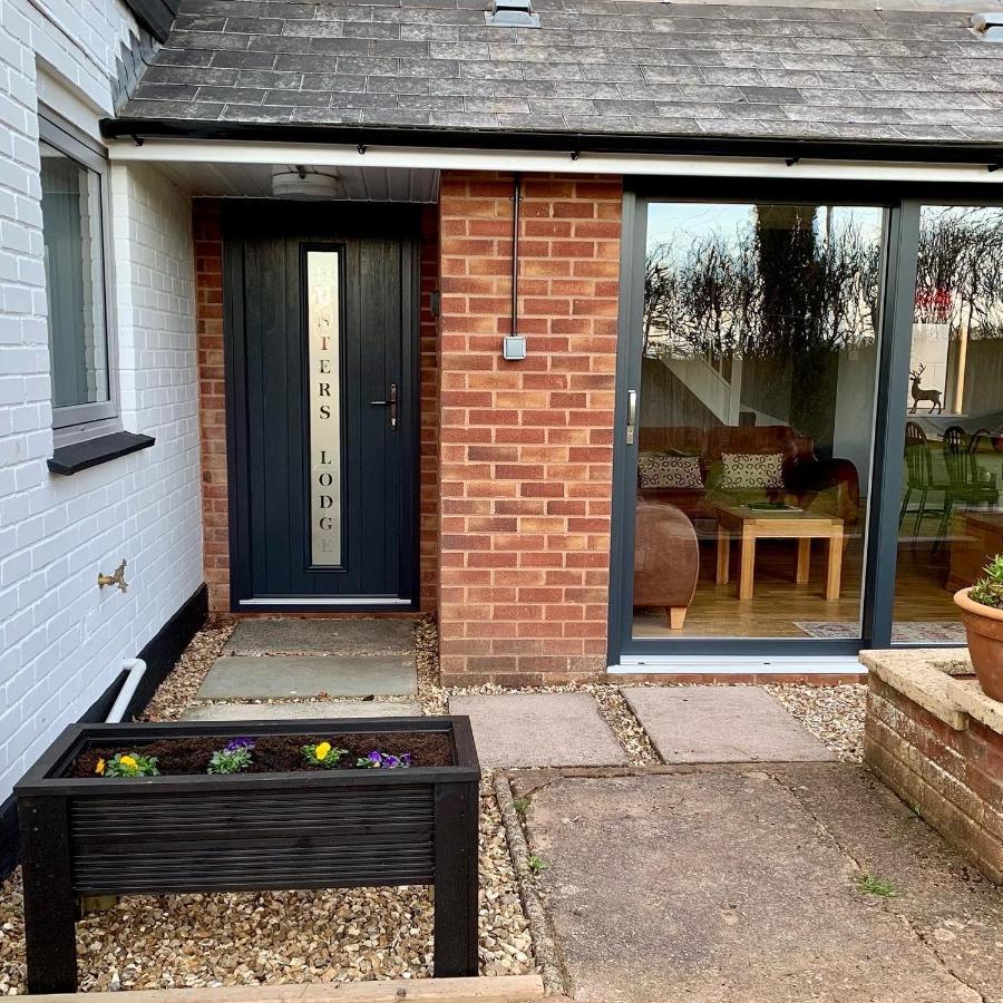Hunters Lodge Exeter, Free Parking, Country Views, Great Wi-Fi, Large Garden Poltimore Exterior photo