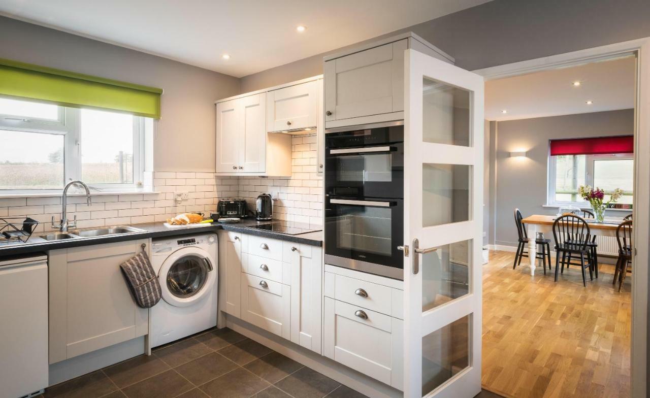 Hunters Lodge Exeter, Free Parking, Country Views, Great Wi-Fi, Large Garden Poltimore Exterior photo