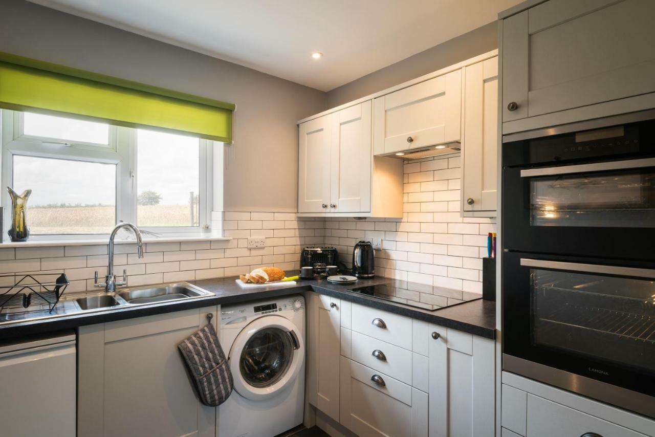 Hunters Lodge Exeter, Free Parking, Country Views, Great Wi-Fi, Large Garden Poltimore Exterior photo
