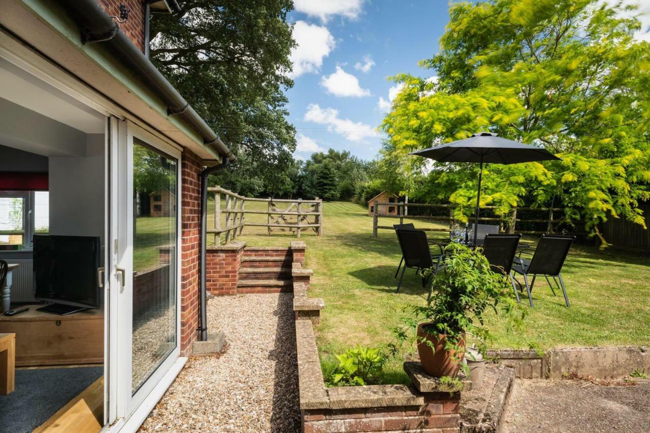 Hunters Lodge Exeter, Free Parking, Country Views, Great Wi-Fi, Large Garden Poltimore Exterior photo